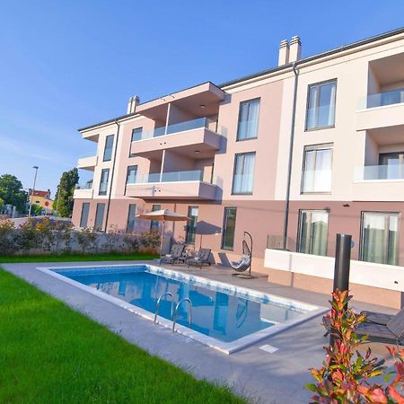 Luxury Apartment Faro With Sea View And Swimming Pool Premantura Exterior photo