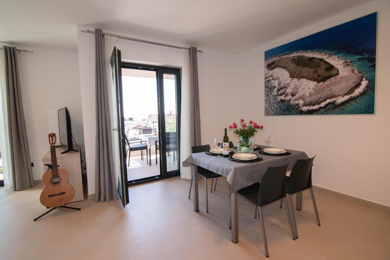 Luxury Apartment Faro With Sea View And Swimming Pool Premantura Exterior photo