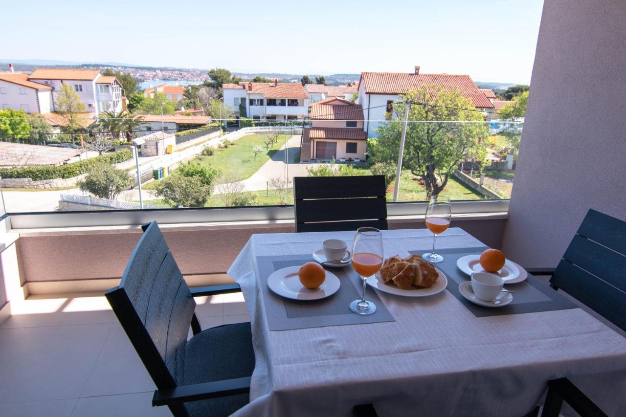 Luxury Apartment Faro With Sea View And Swimming Pool Premantura Exterior photo