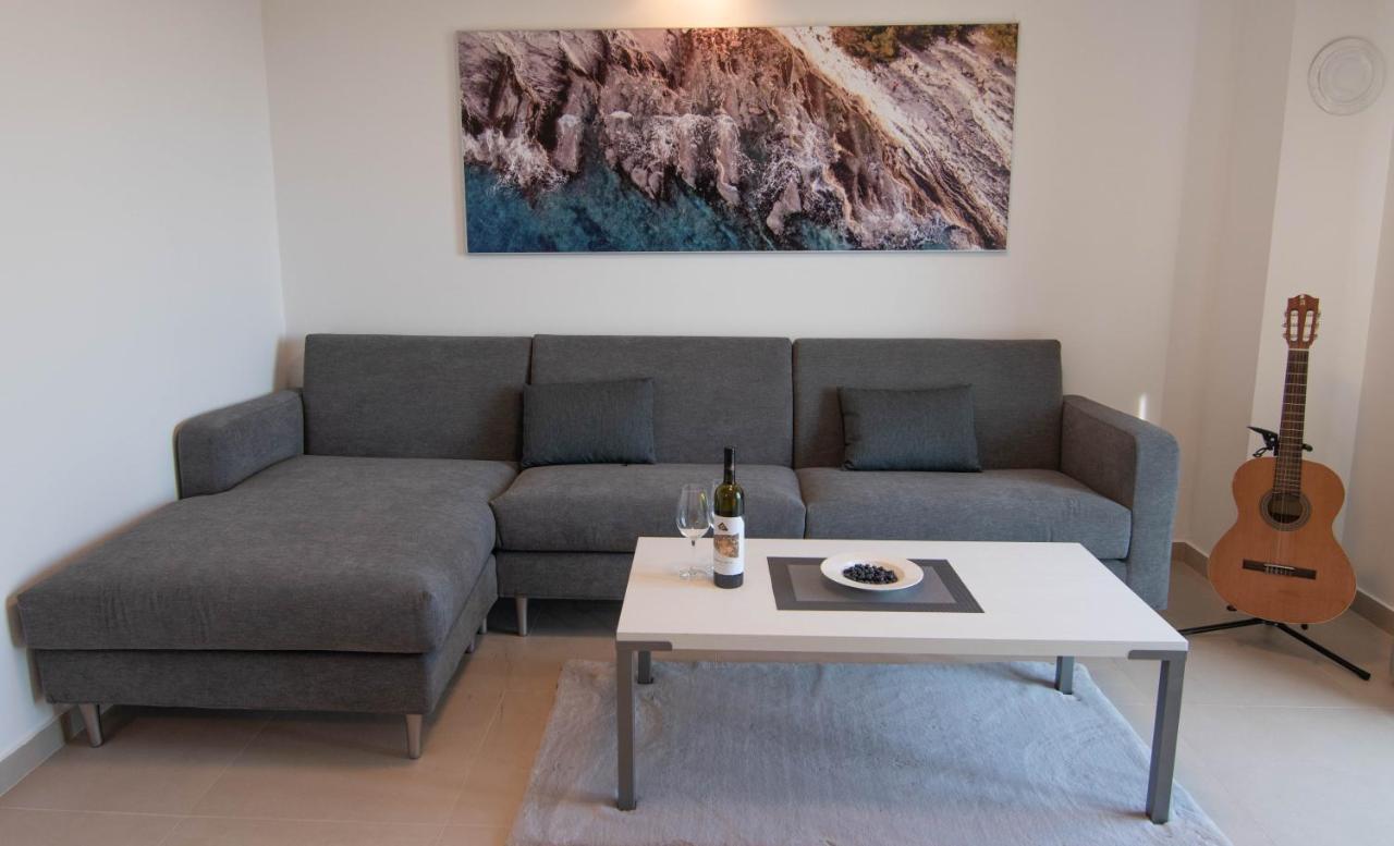 Luxury Apartment Faro With Sea View And Swimming Pool Premantura Exterior photo