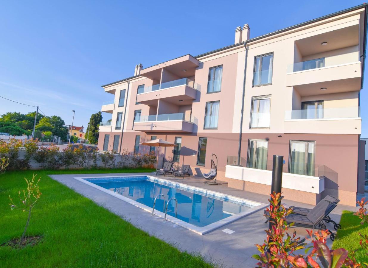 Luxury Apartment Faro With Sea View And Swimming Pool Premantura Exterior photo