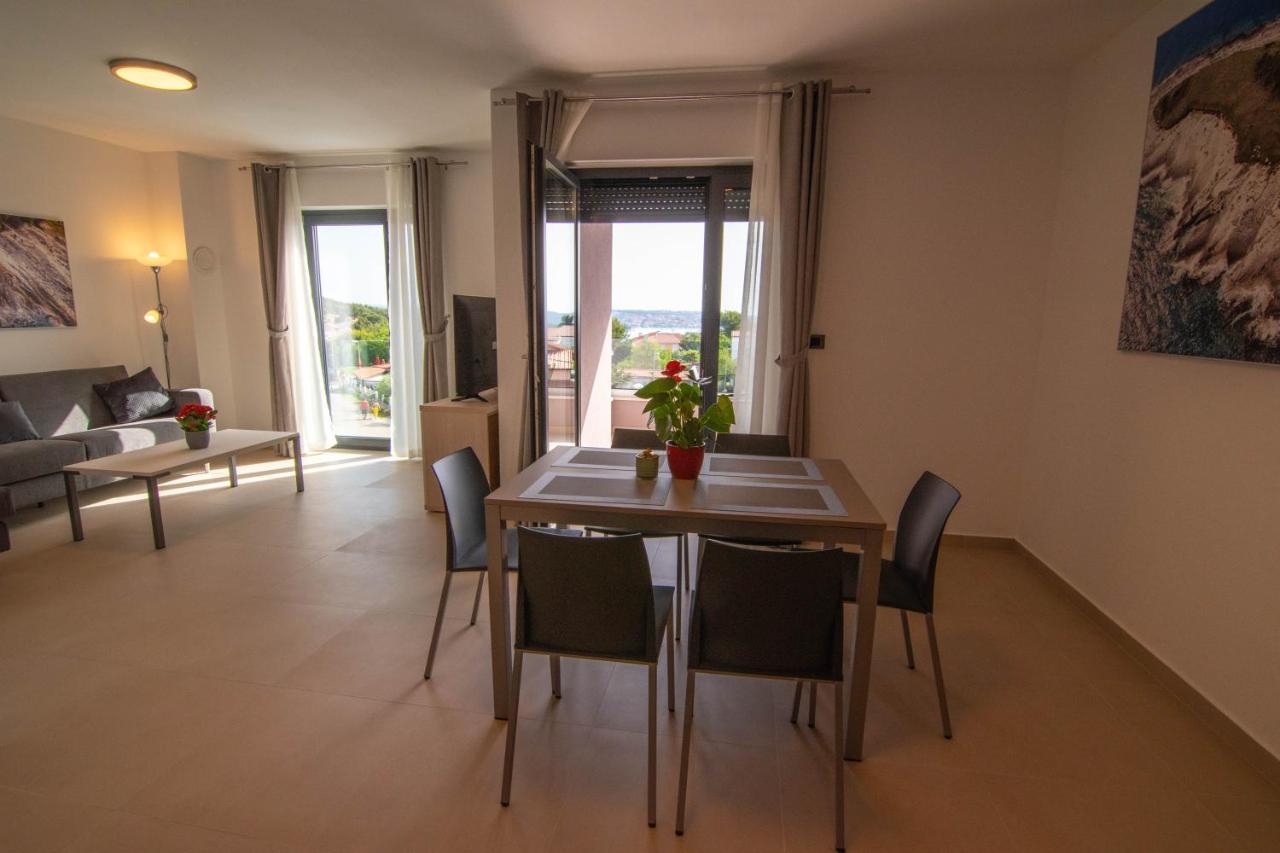 Luxury Apartment Faro With Sea View And Swimming Pool Premantura Exterior photo